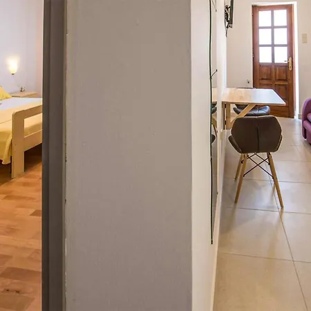 Apartment 1 Bedroom Cozy In *
