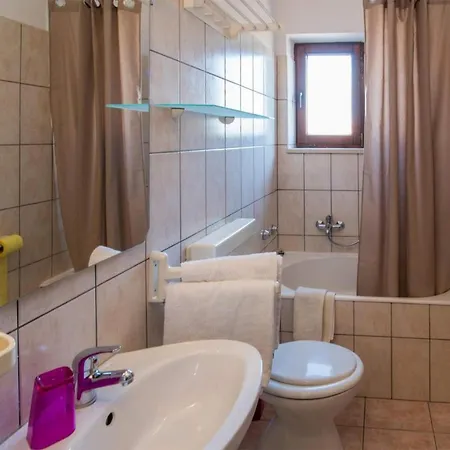 1 Bedroom Cozy In * Vrbnik (Primorje-Gorski Kotar)