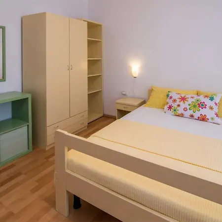 1 Bedroom Cozy In Apartment *