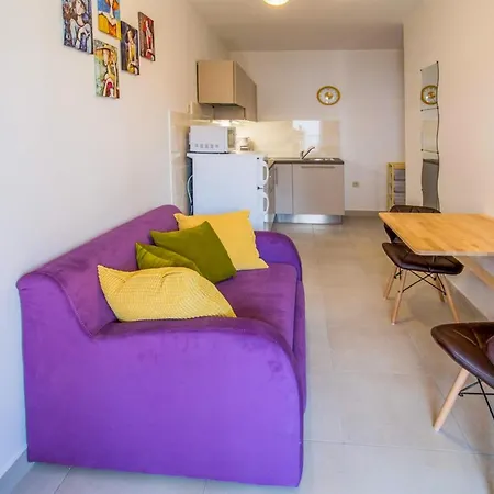 1 Bedroom Cozy In Apartment