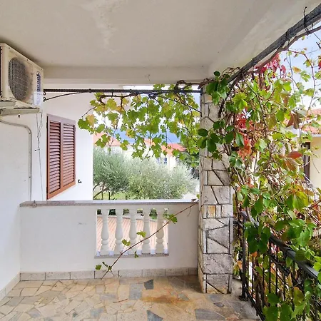 1 Bedroom Cozy In * Vrbnik (Primorje-Gorski Kotar)