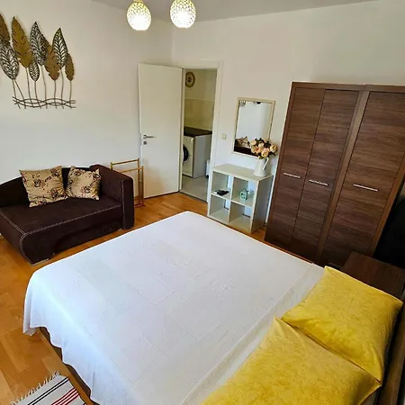 1 Bedroom Cozy In Apartament *