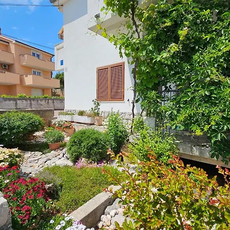 1 Bedroom Cozy In Vrbnik (Primorje-Gorski Kotar)