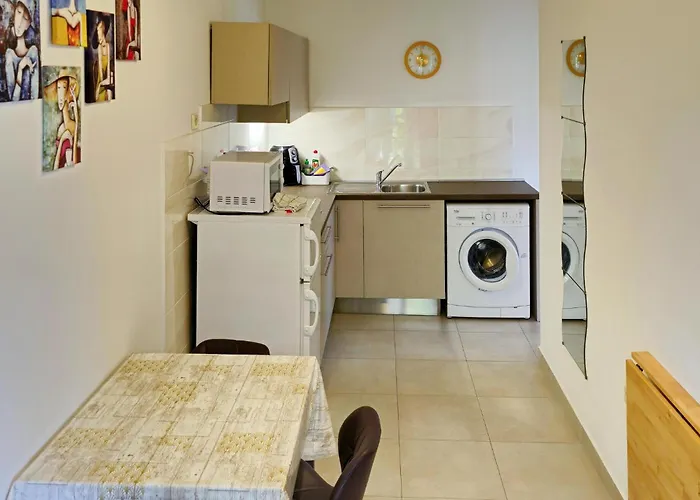1 Bedroom Cozy In