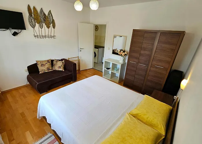 1 Bedroom Cozy In Lägenhet *