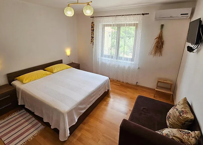1 Bedroom Cozy In Vrbnik (Primorje-Gorski Kotar)
