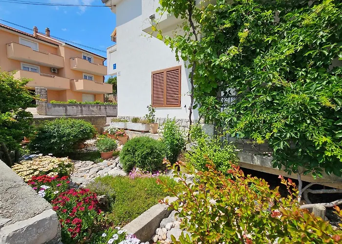 1 Bedroom Cozy In Vrbnik (Primorje-Gorski Kotar)